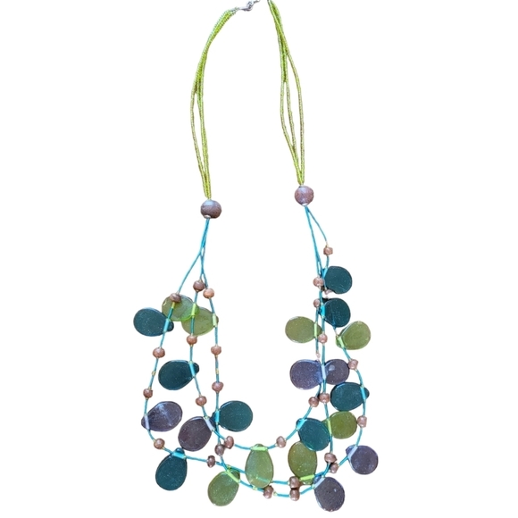 Green Dangle Necklace - Picture 3 of 3